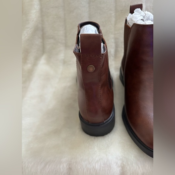 Brown Booties- Ankle Boots Size 4 Youth/6 Women’s - Picture 3 of 9